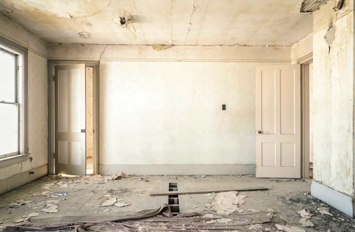 Waste disposal crew managing a cleanout project in Carl Junction